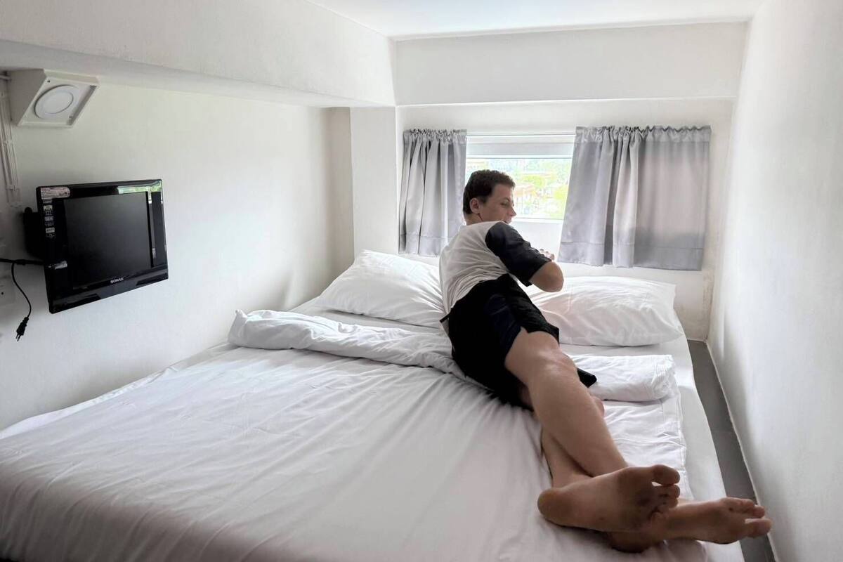 Double Capsule Bed with Window | Free WiFi