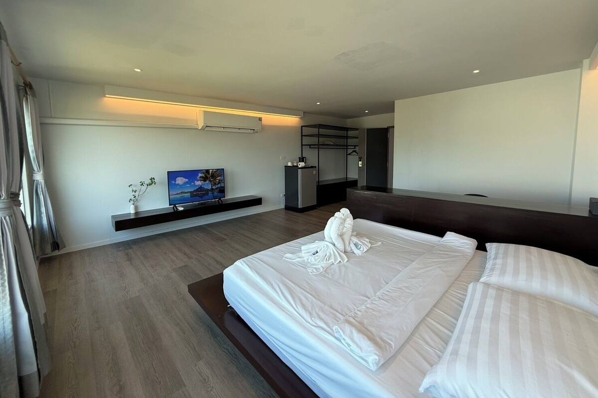 Deluxe Double Room with Sea View | Free WiFi