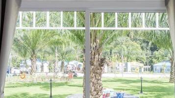 Kamar Deluks, pemandangan sungai | Pemandangan dari kamar