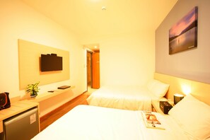 Double Room | Minibar, in-room safe, desk, soundproofing - Mille Fleurs Hotel (Da Lat)