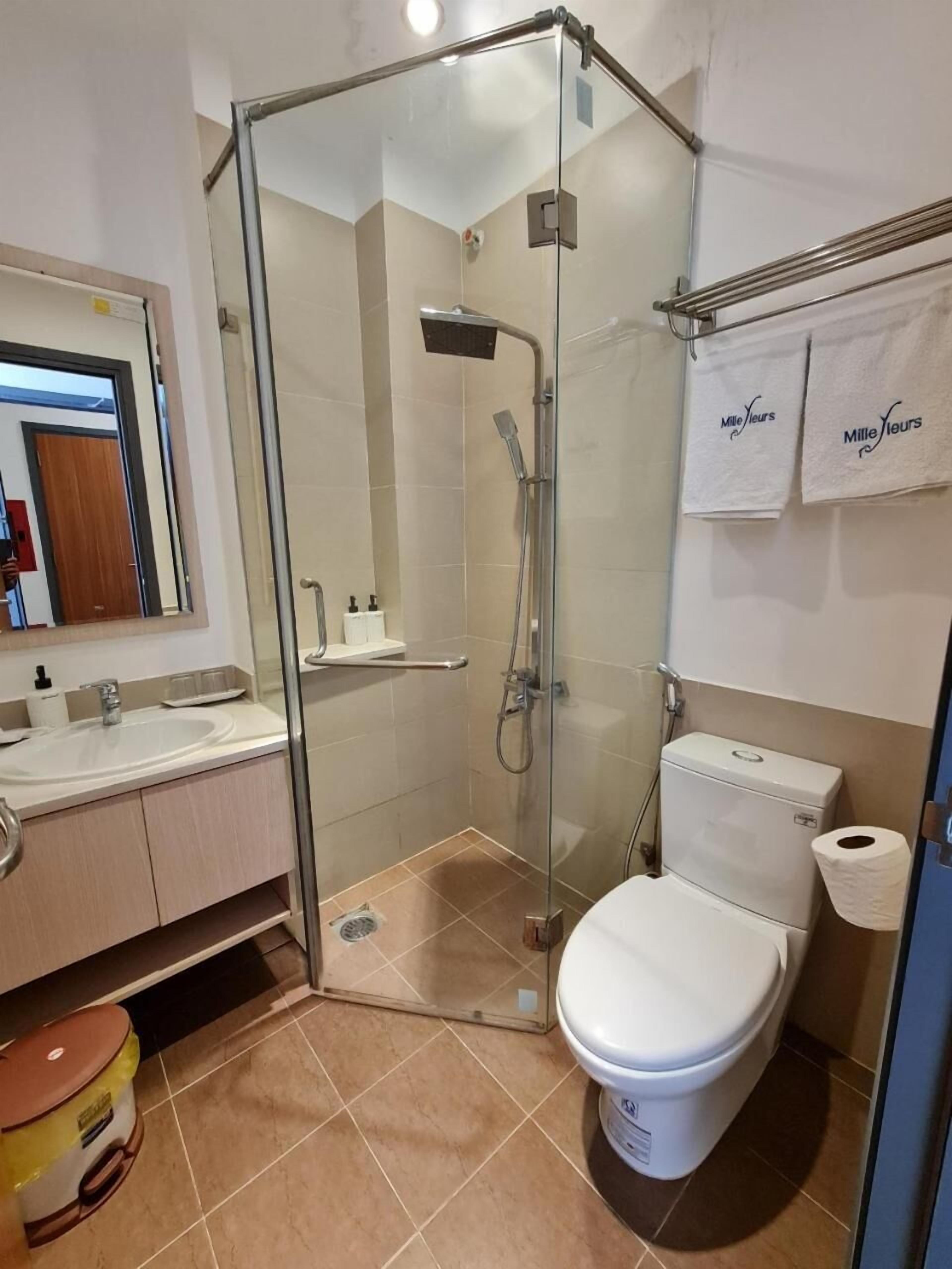 shower, free toiletries, hair dryer, slippers