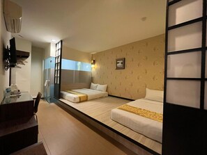 Familien-Vierbettzimmer (Japanese) | Zimmersafe, Schreibtisch, Verdunkelungsvorhänge, Bügeleisen/Bügelbrett