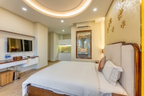 Phòng đôi Deluxe | Minibar, bàn, màn/rèm cản sáng, phòng cách âm 