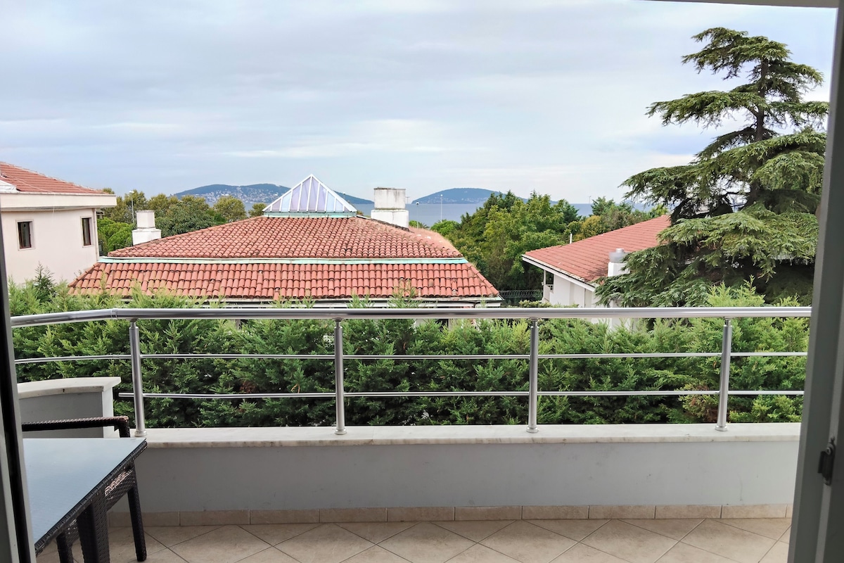 Standard Double or Twin Room, Sea View | Premium bedding, minibar, in-room safe, soundproofing