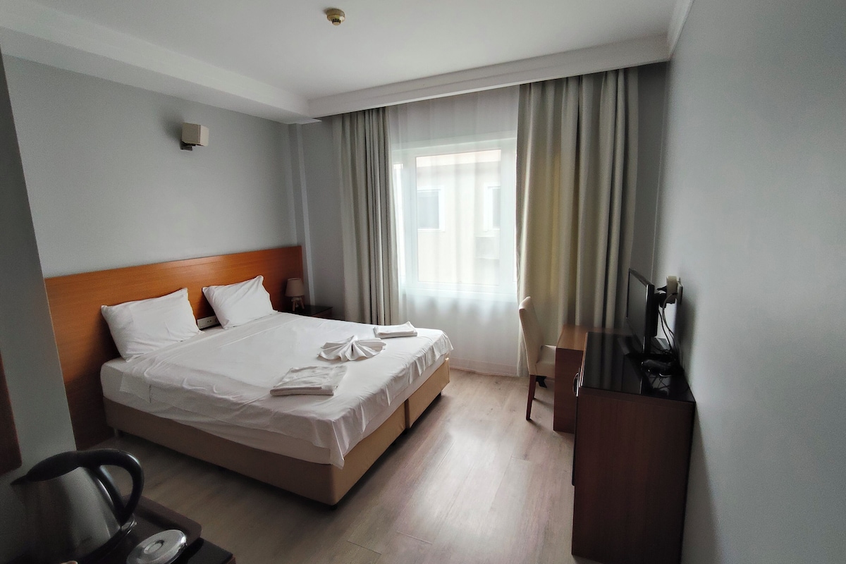 Standard Double Room, Garden View | Premium bedding, minibar, in-room safe, soundproofing