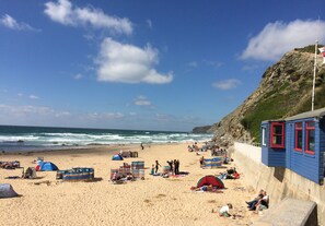 Point of interest - The Beach House & Porth  Sands Apartments (Newquay)