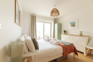 Individually decorated, individually furnished, iron/ironing board - The Beach House & Porth  Sands Apartments (Newquay)