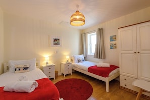 Apartament | Decoració individual, mobiliari individual i planxa i posts de planxar
