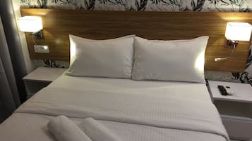 Deluxe Room | Desk, iron/ironing board, free WiFi, bed sheets