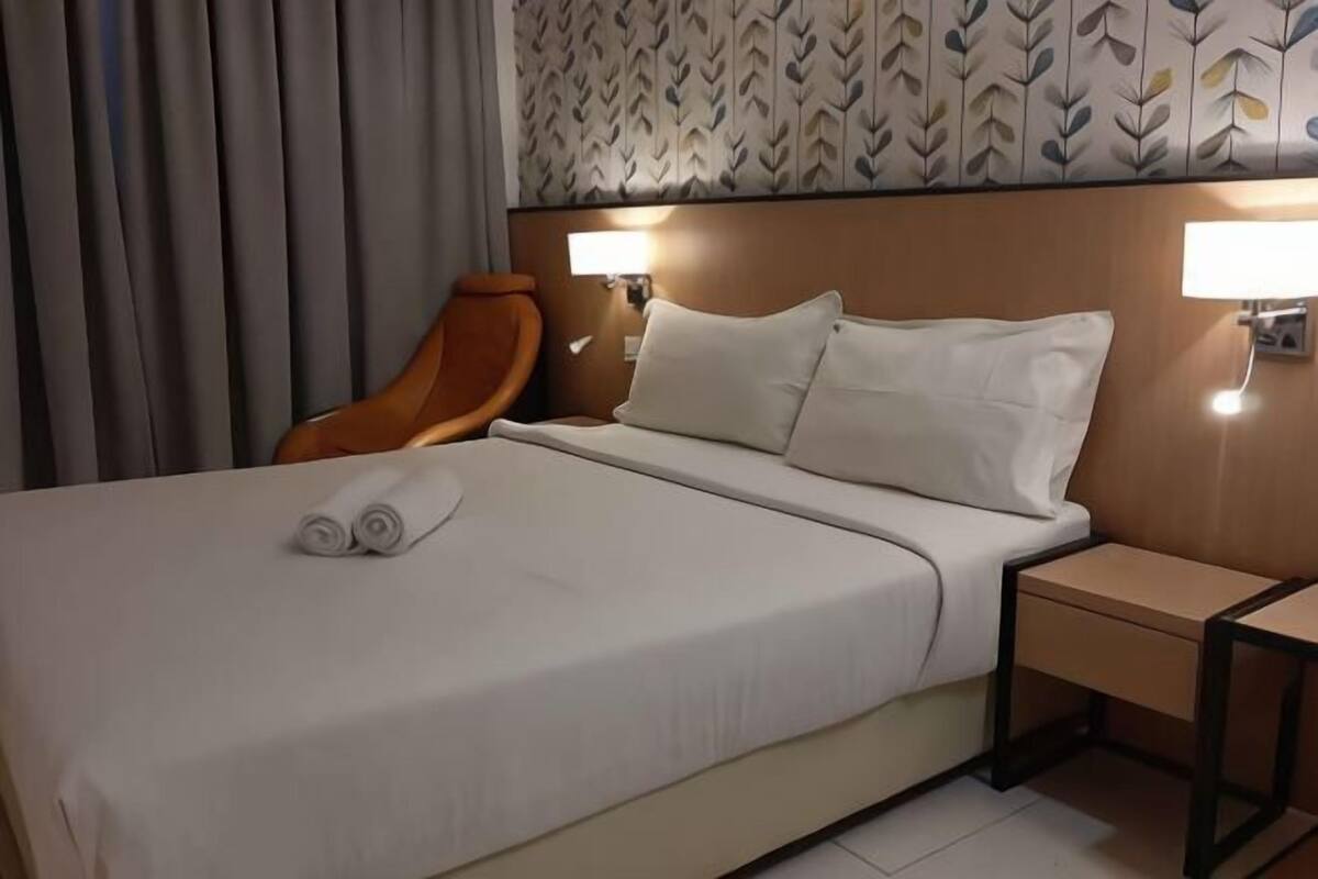 Meja kerja, setrika/meja setrika, Wi-Fi gratis, dan seprai linen