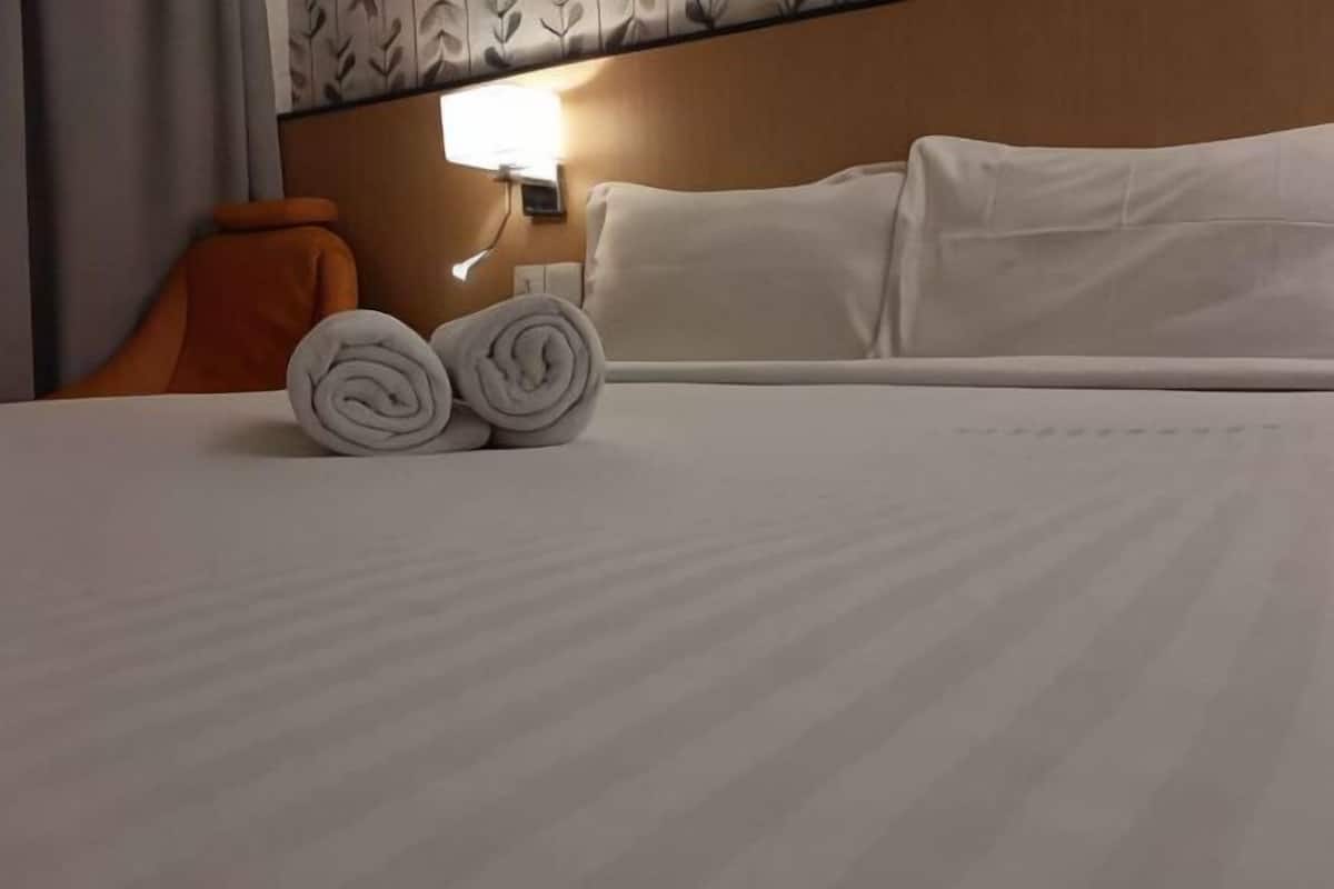 Bureau, fer et planche à repasser, Wi-Fi gratuit, draps fournis