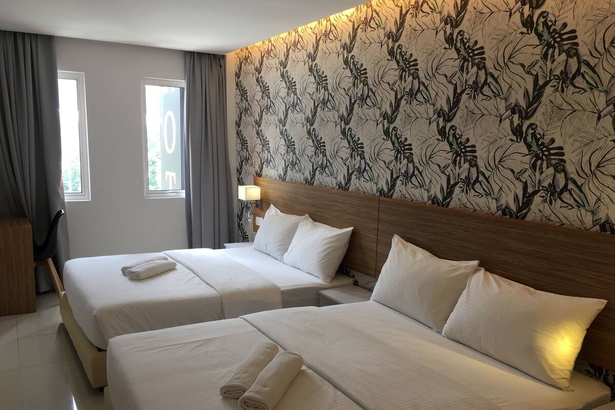 Family Room | Desk, iron/ironing board (on request), free WiFi, bed sheets