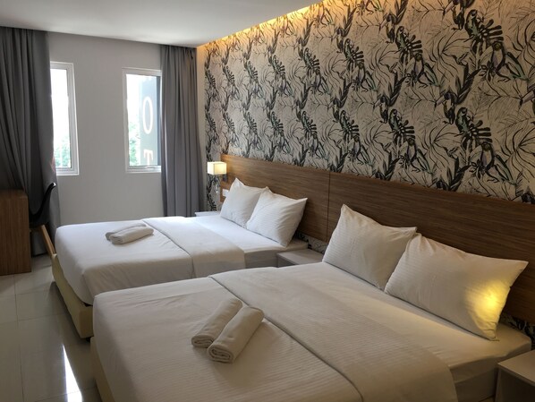 Family Room | Desk, iron/ironing board, free WiFi, bed sheets