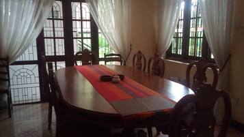 Junior Suite | In-room dining
