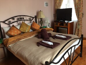 Kamar Superior | 1 kamar tidur, seprai premium, minibar, dan meja kerja