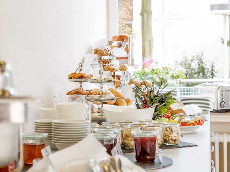 Frokostbuffé hver dag (EUR 20 per person)