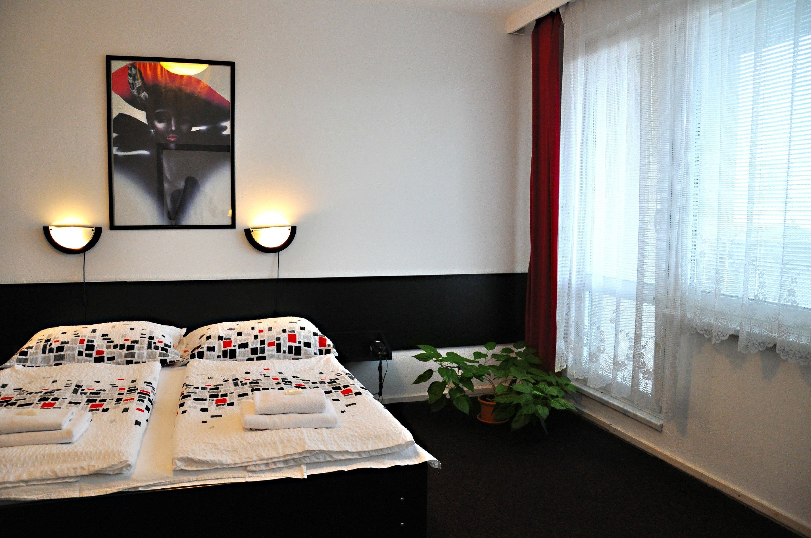 Standardværelse med dobbeltseng eller 2 enkeltsenge - 1 soveværelse | Skrivebord, mørklægningsgardiner, gratis Wi-Fi, sengetøj