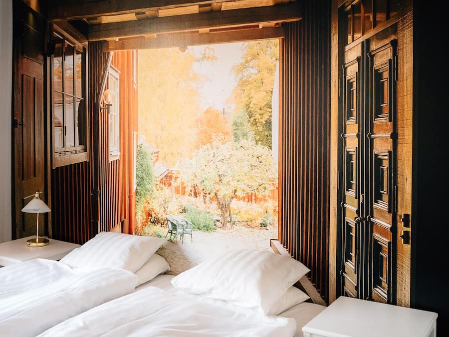 Individually decorated, individually furnished, laptop workspace