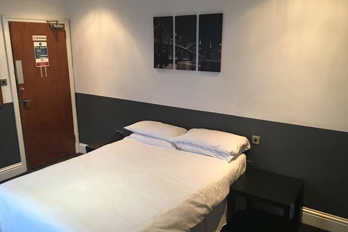 Chambre Double, salle de bains attenante | Wi-Fi gratuit