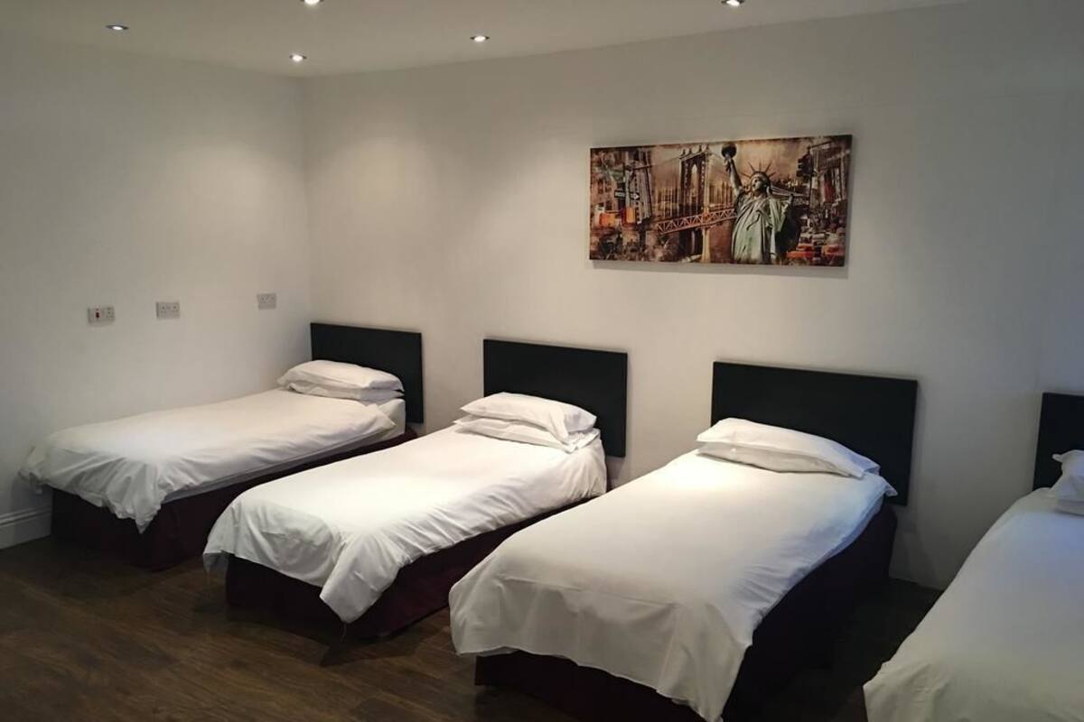 Chambre Quadruple, salle de bains commune | Wi-Fi gratuit