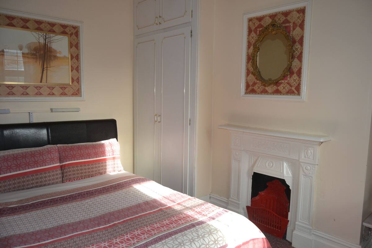 Double Room, Shared Bathroom | Iron/ironing board, free WiFi, bed sheets