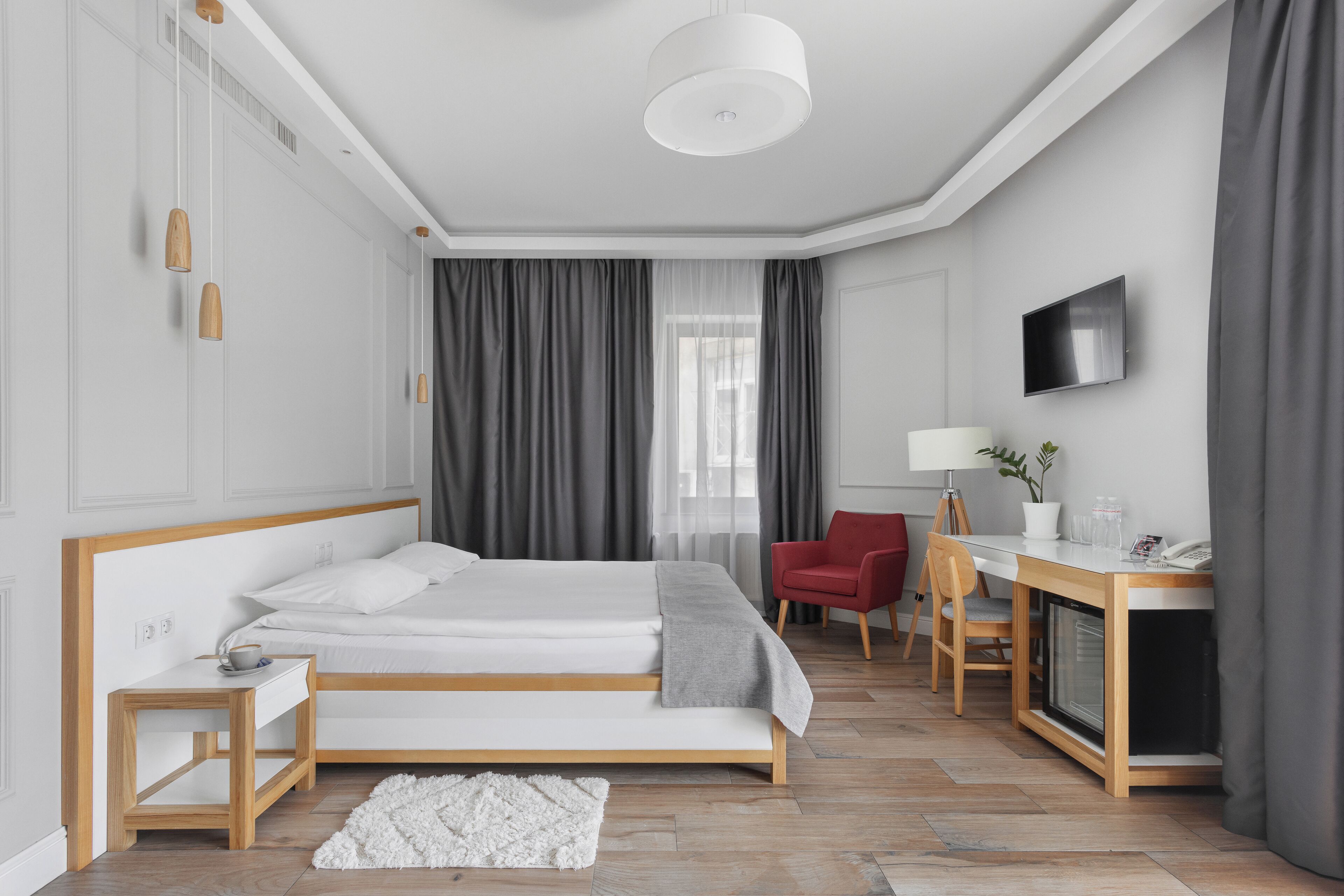 Habitación junior, 1 cama Queen size, balcón | Ropa de cama de alta calidad y caja de seguridad en la habitación 