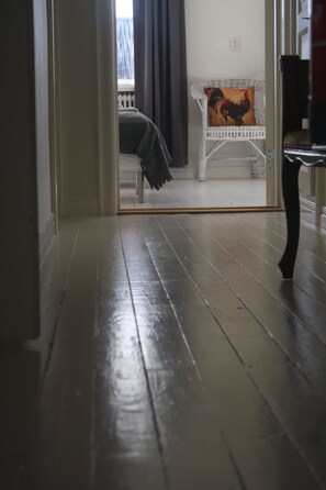 Chambre Familiale, salle de bains privée | Rideaux occultants, Wi-Fi gratuit, draps fournis