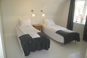 Blackout curtains, free WiFi, bed sheets