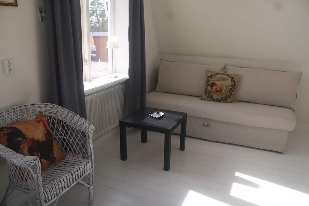 Familjerum - privat badrum | MörklÀggningsgardiner, gratis wi-fi och sÀngklÀder