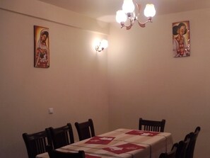 Family dining - 251 Budget Guest House (Addis Ababa)