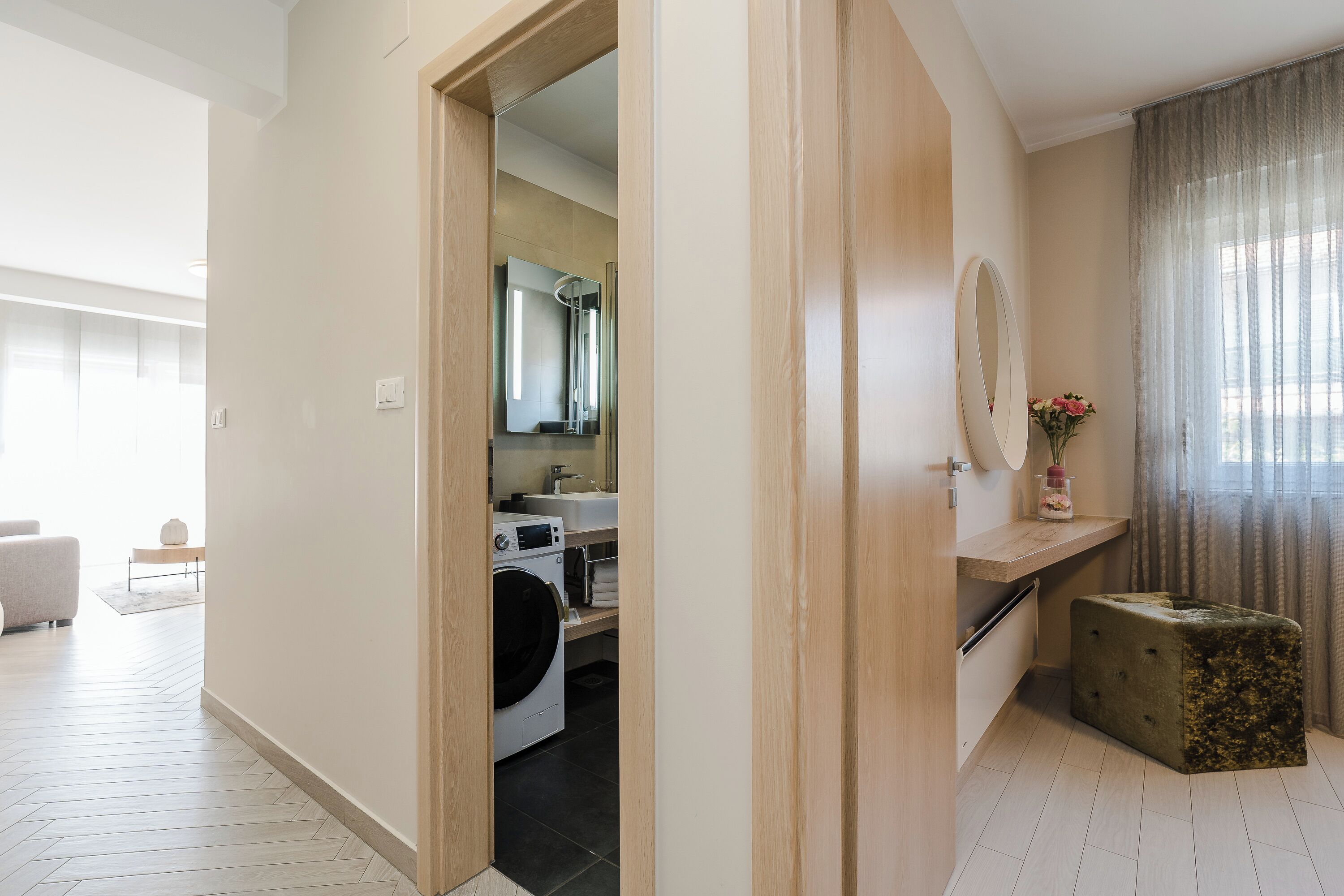 1 habitación, caja de seguridad en la habitación y escritorio 