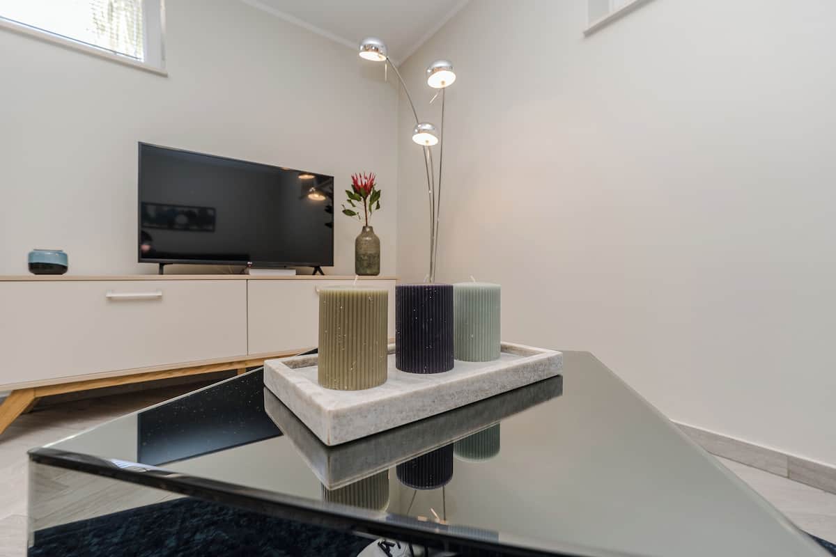 1 bedroom, in-room safe, desk, soundproofing