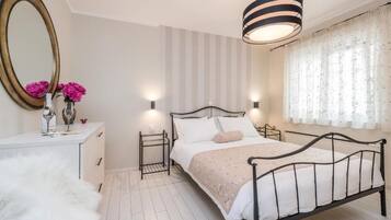 1 bedroom, in-room safe, desk, soundproofing