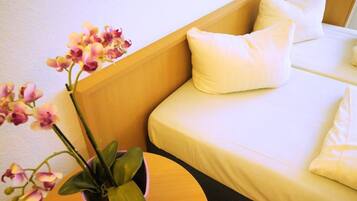 Soundproofing, free WiFi