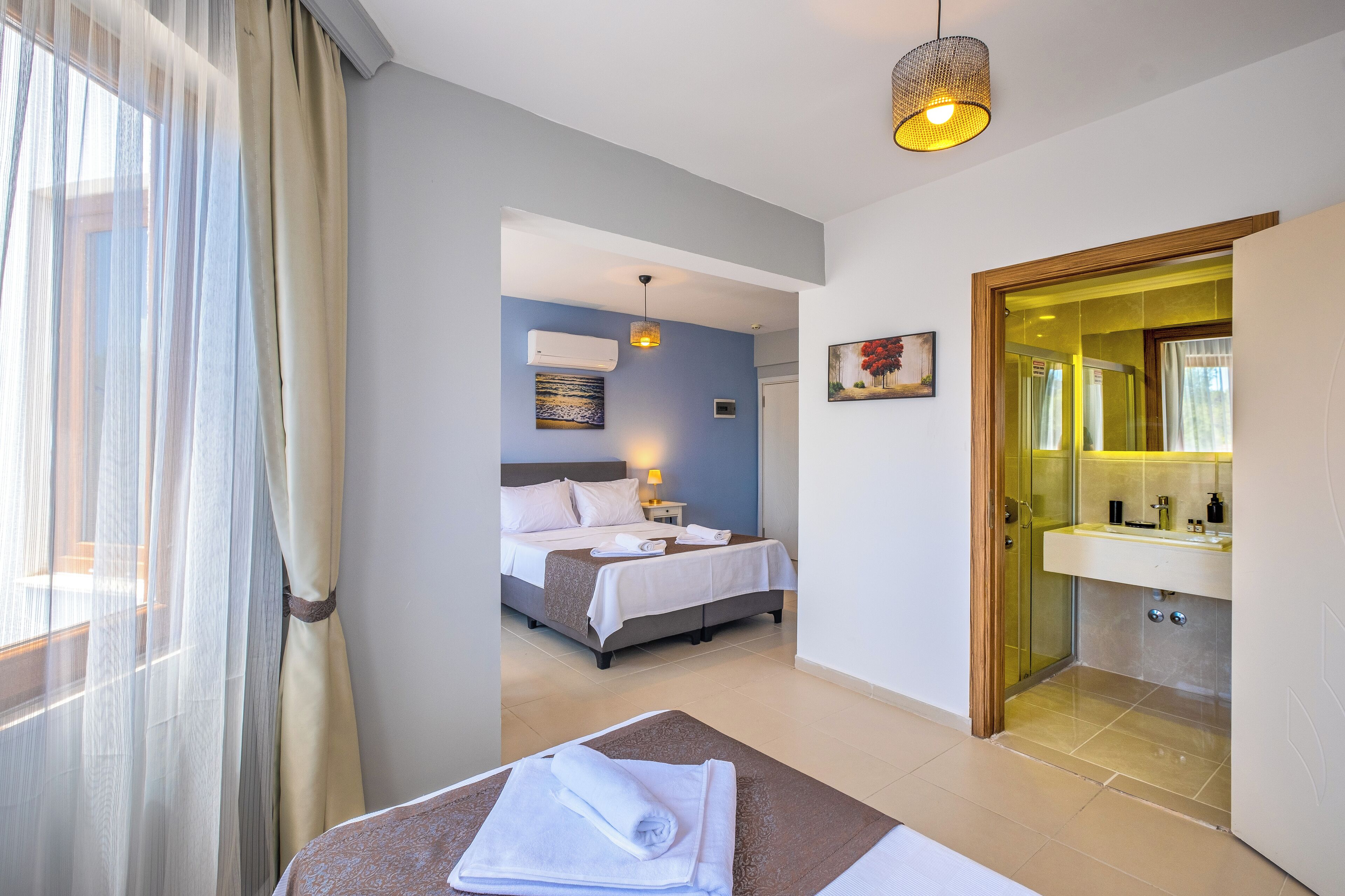 family room (1 double, 1 single) | 1 bedroom, minibar, free wifi, bed sheets