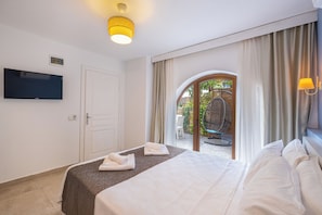 Economy Double Room, Ground Floor | Premium bedding, minibar, free WiFi, bed sheets - HİMM HOTEL (Kas)