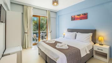 Premium bedding, minibar, free WiFi, bed sheets