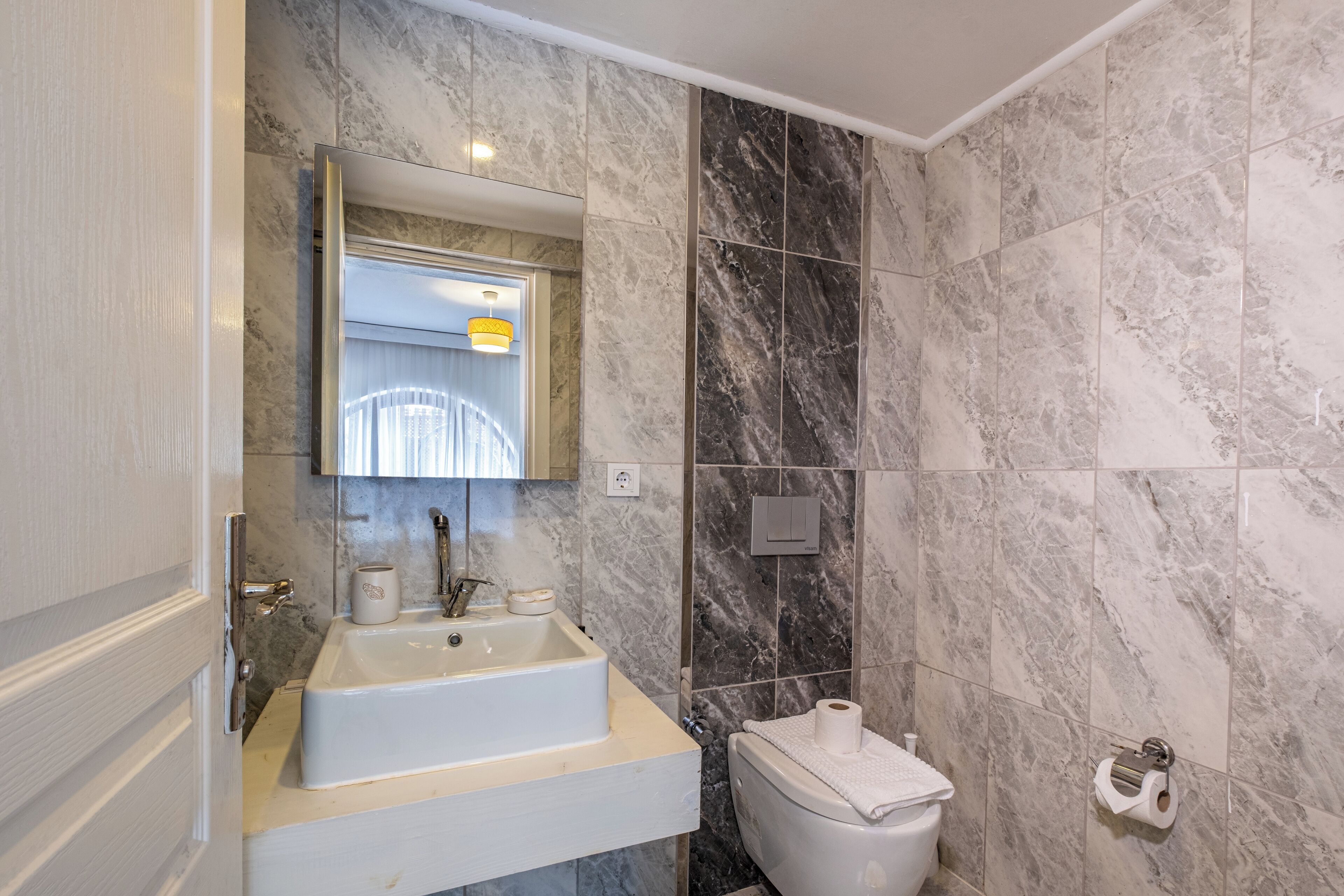 economy double room, ground floor | bathroom | shower, free toiletries, hair dryer, slippers