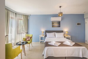 غرفة عائلية (1 Double, 1 Single) | أغطية فراش متميزة وميني بار وواي فاي مجانًا وملاءات أسرّة