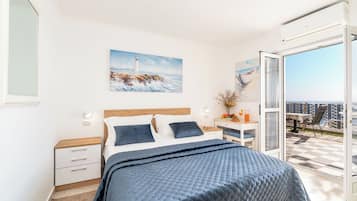 Appartamento Standard, 1 camera da letto, terrazzo, vista mare | Una cassaforte in camera, ferro/asse da stiro, Wi-Fi gratuito, lenzuola