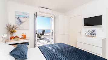 Departamento estándar, 1 habitación, Terraza, vista al mar | Caja de seguridad en la habitación y tabla de planchar con plancha
