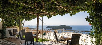 Apartments and Room Lora