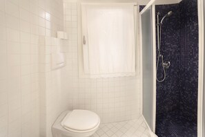 Classic Apartment, City View | Bathroom