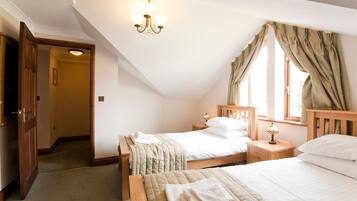 Cottage, 2 Bedrooms, 2 Bathrooms, Garden View (No Dogs) | 2 camere, con stile personalizzato, con arredamento individuale