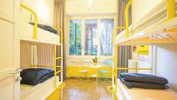 Dormitorio condiviso, dormitorio misto (4 pax) | Copriletto in piuma, con stile personalizzato