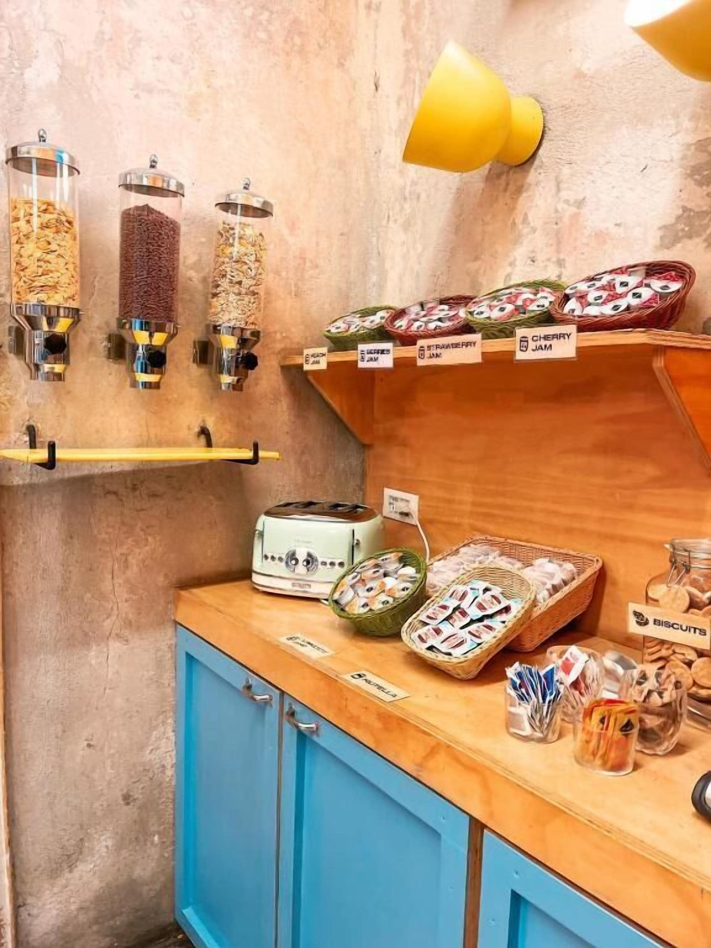 Daily buffet breakfast (EUR 7.90 per person)