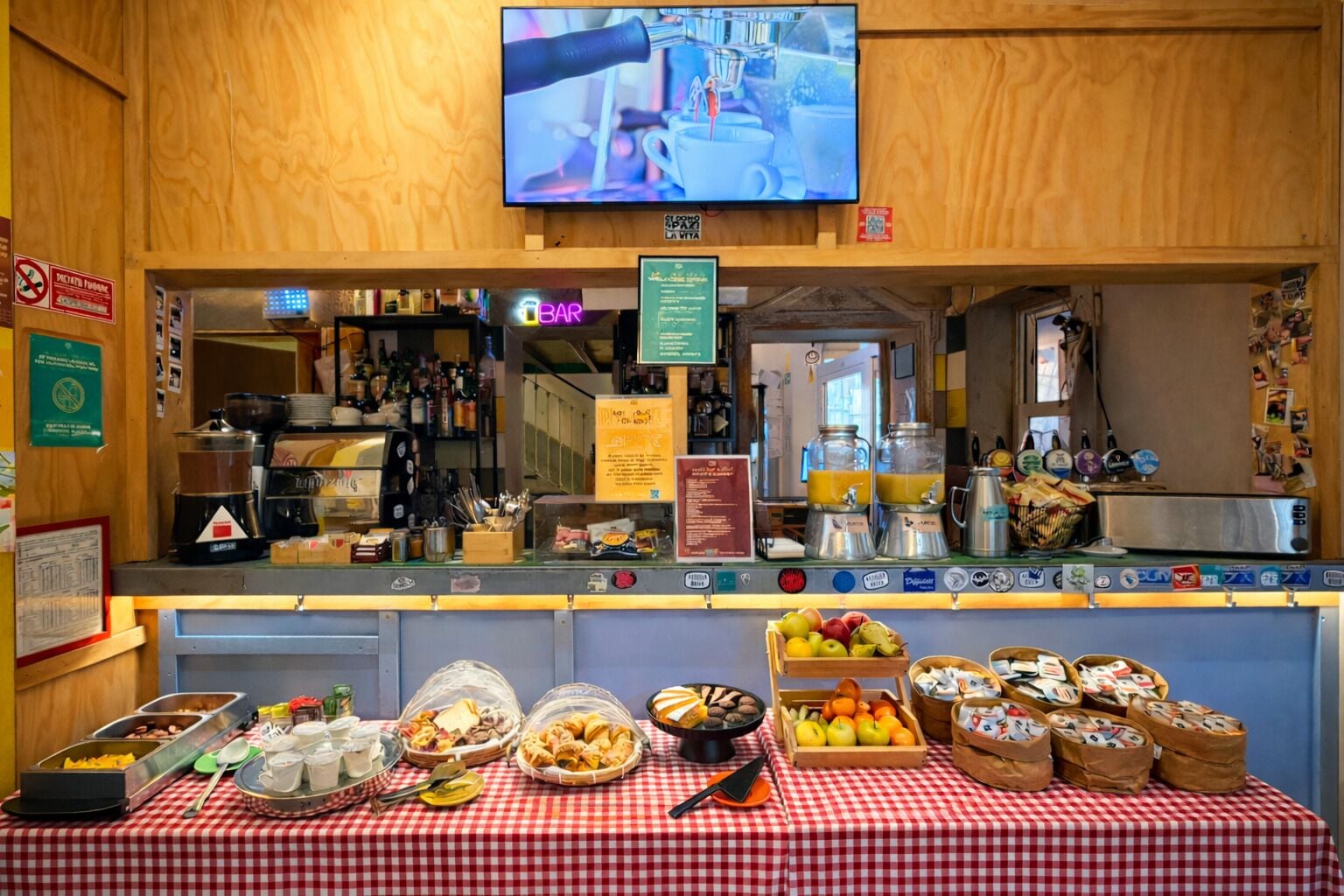 Colazione a buffet, servita tutte le mattine (9.90 EUR a persona) 