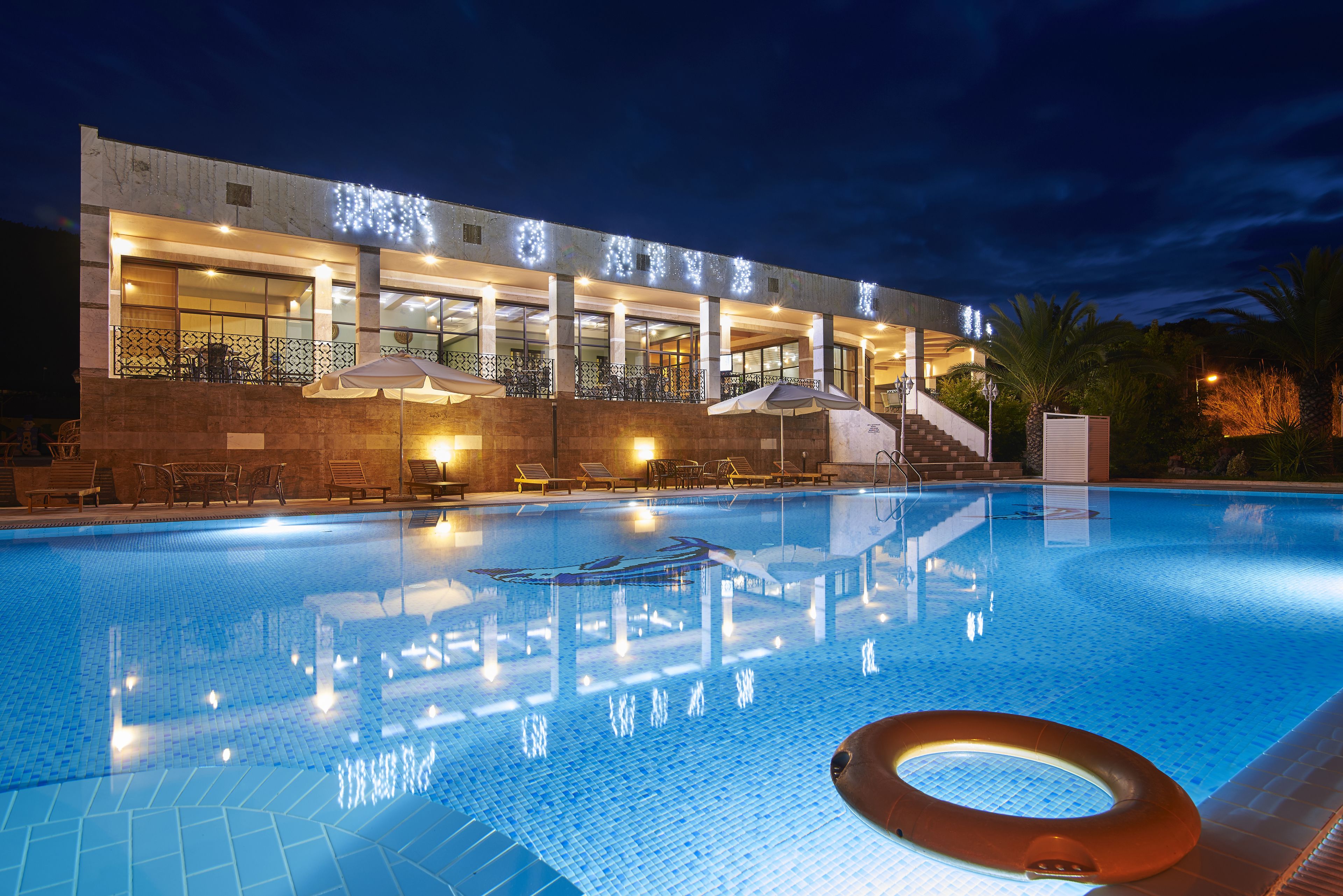 Outdoor pool, pool umbrellas, sun loungers