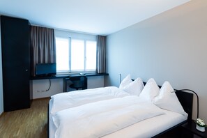 Classic Double Room | Hypo-allergenic bedding, down comforters, desk, blackout drapes - Hotel Bauernhof - Self Check-In Hotel (Risch)