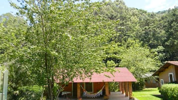 Chalé, 2 quartos | Terraço/pátio